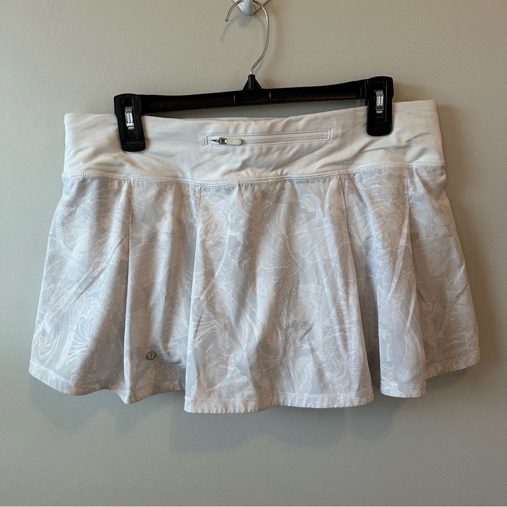 LuluLemon skirt with back zipper pocket